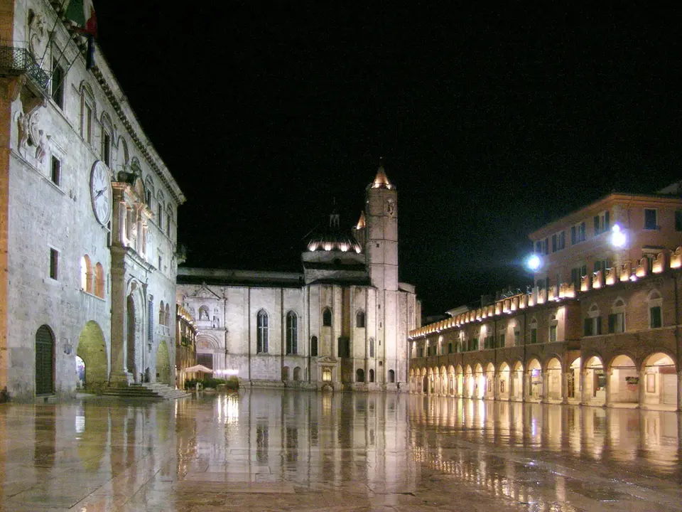 Ascoli Piceno di notte