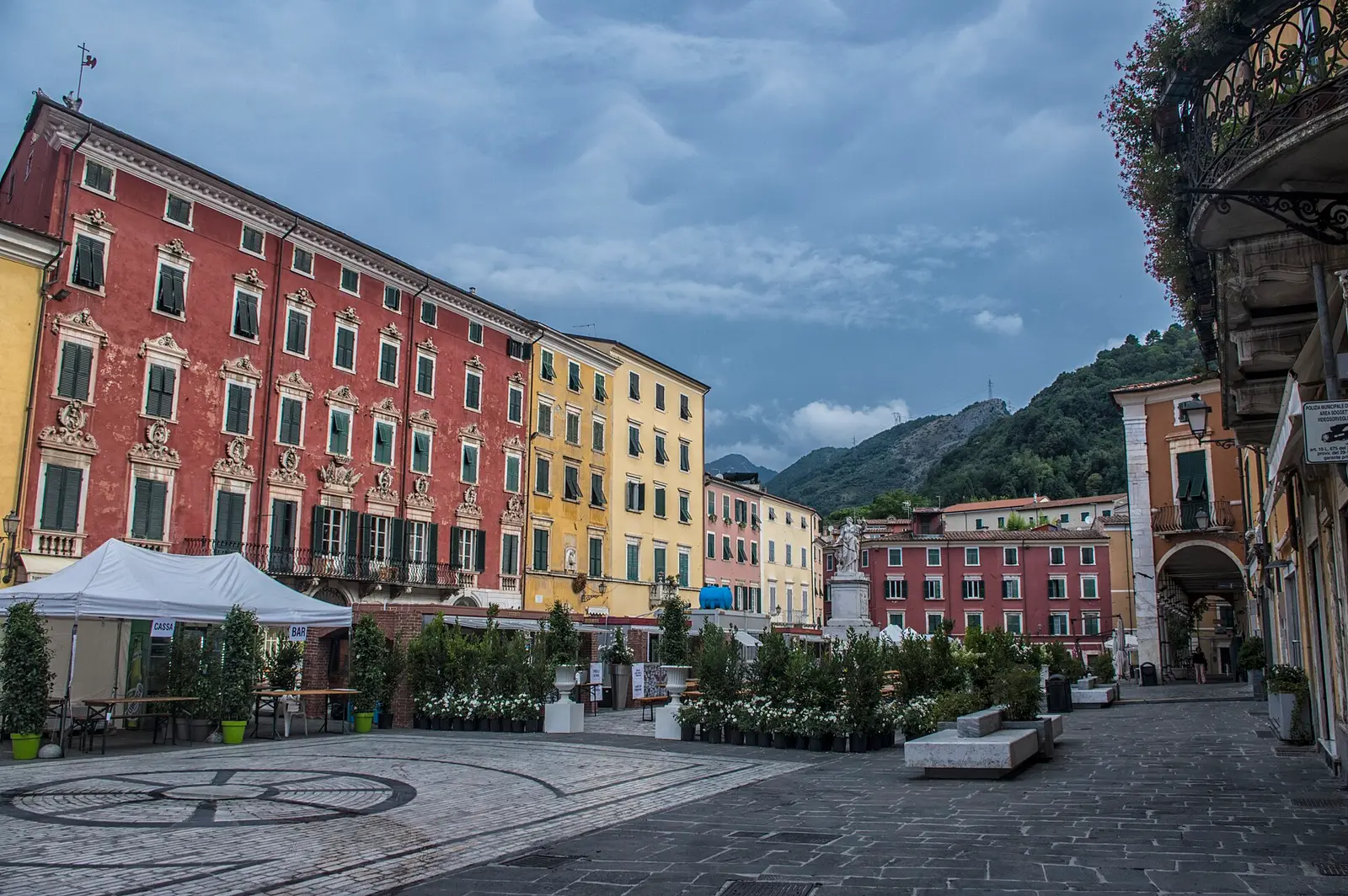 Carrara di notte