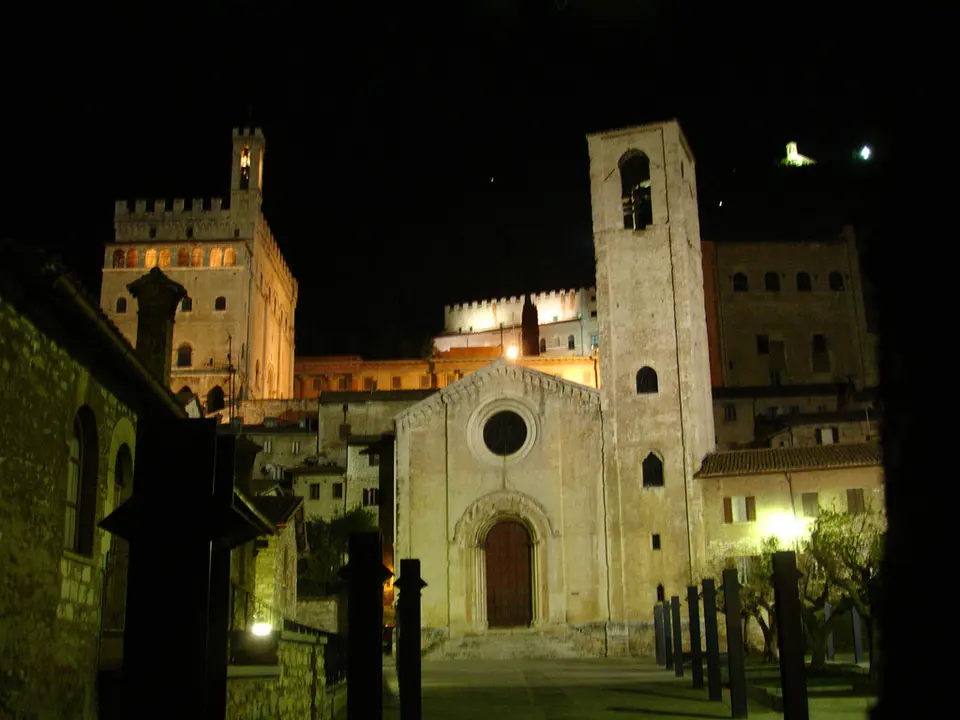 Gubbio di notte
