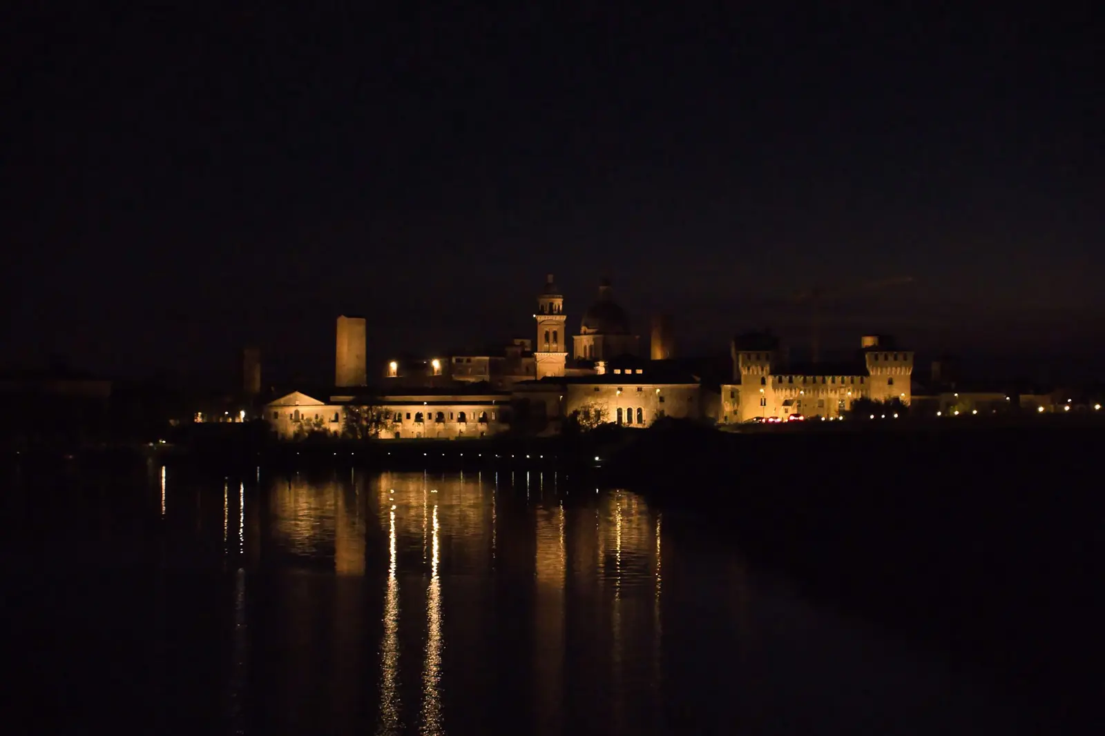 Mantova di notte