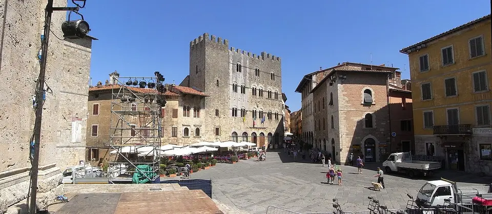 Massa Marittima di notte