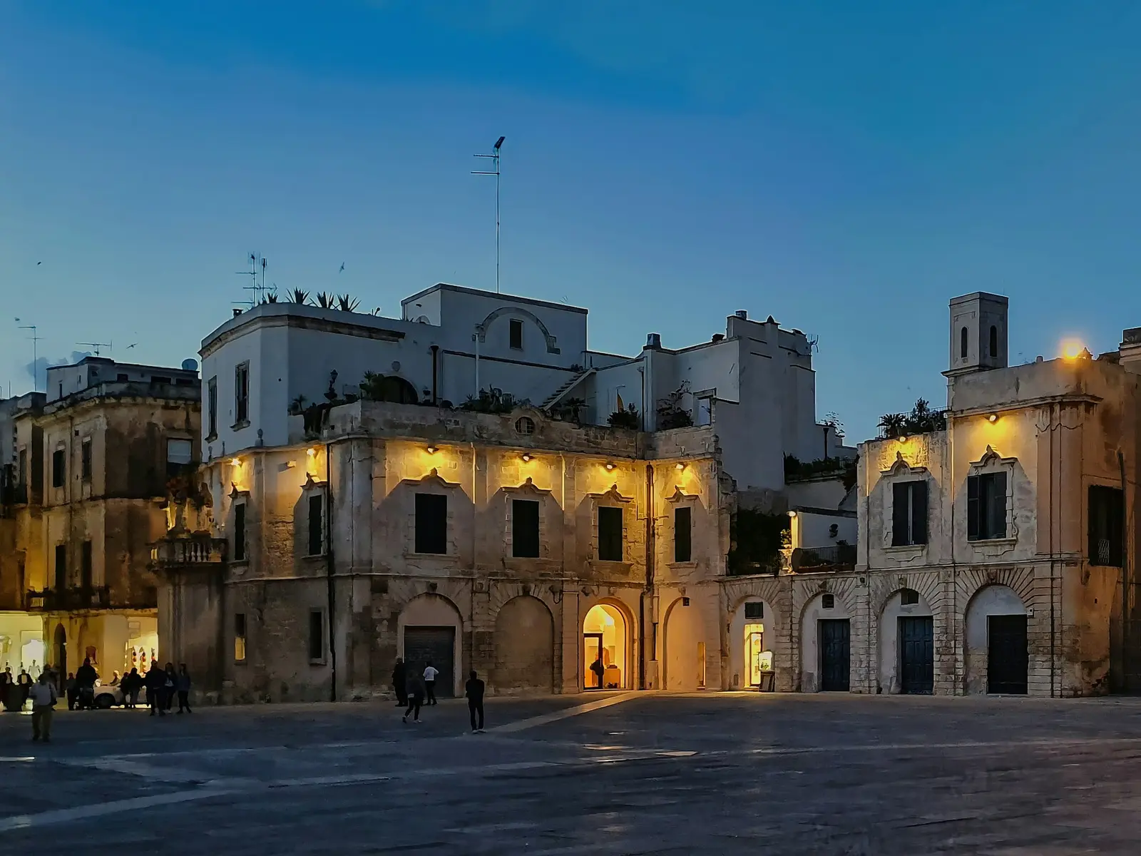 Ostuni di notte