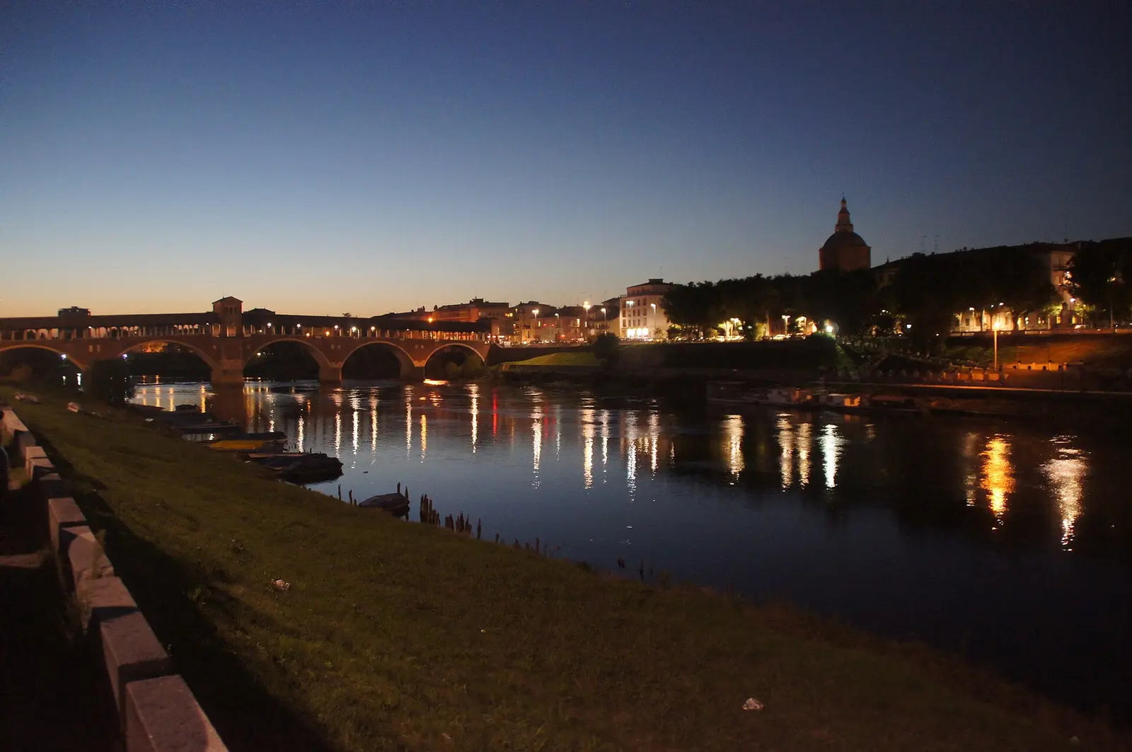Pavia di notte