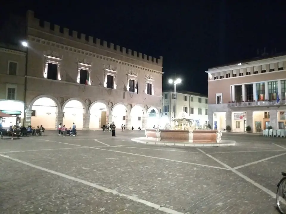 Pesaro di notte