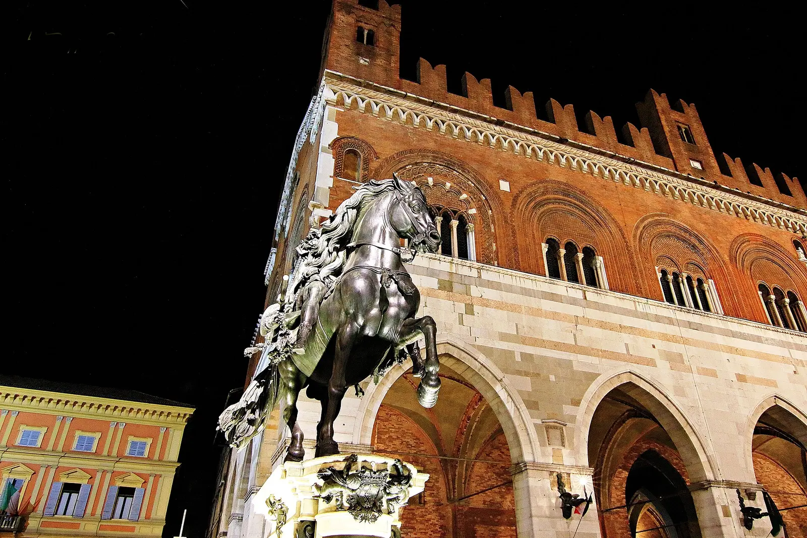 Piacenza di notte