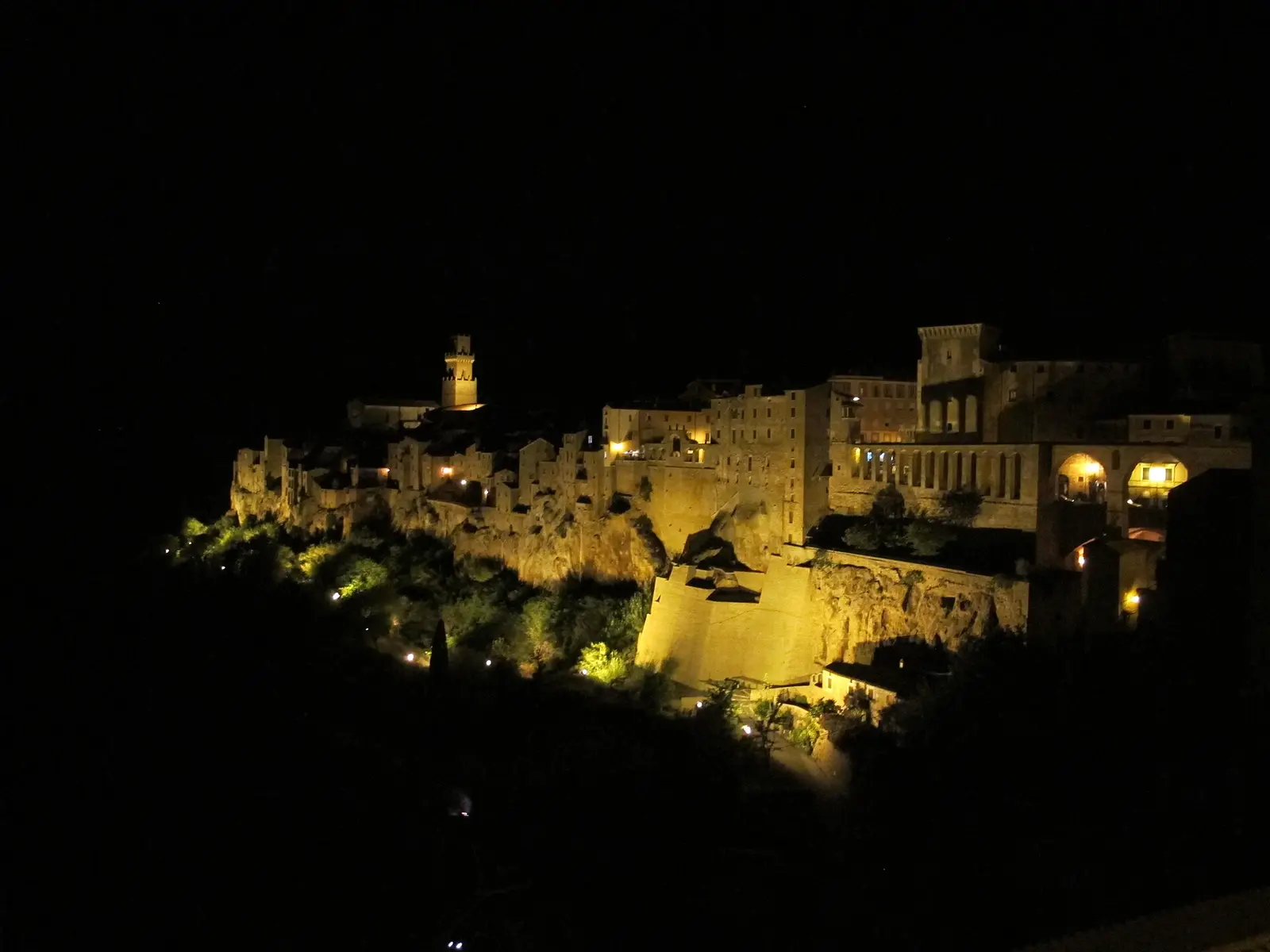 Pitigliano di notte