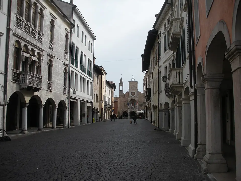 Pordenone di notte