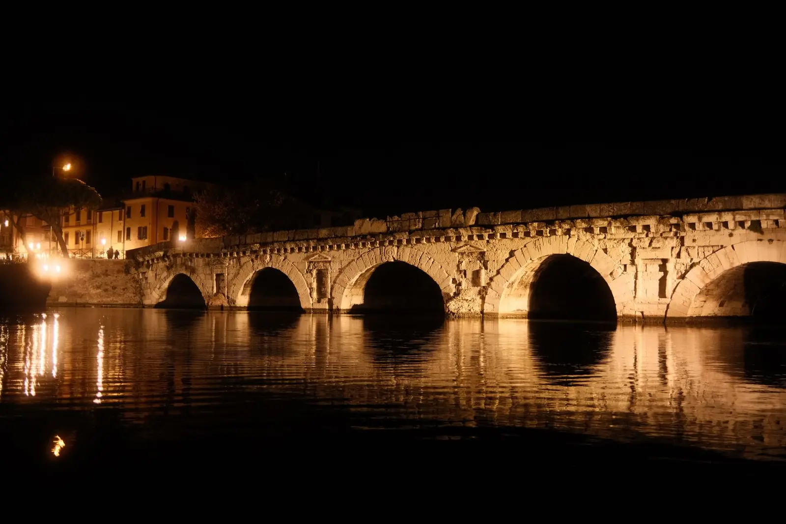 Rimini di notte