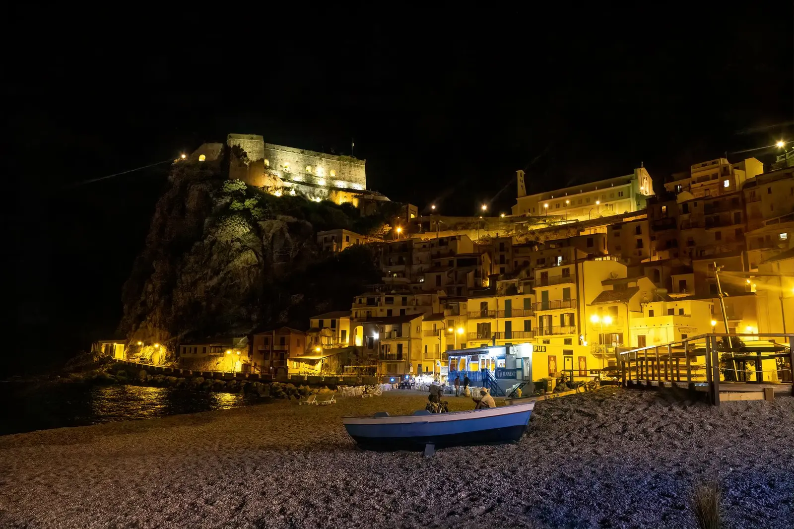 Scilla di notte
